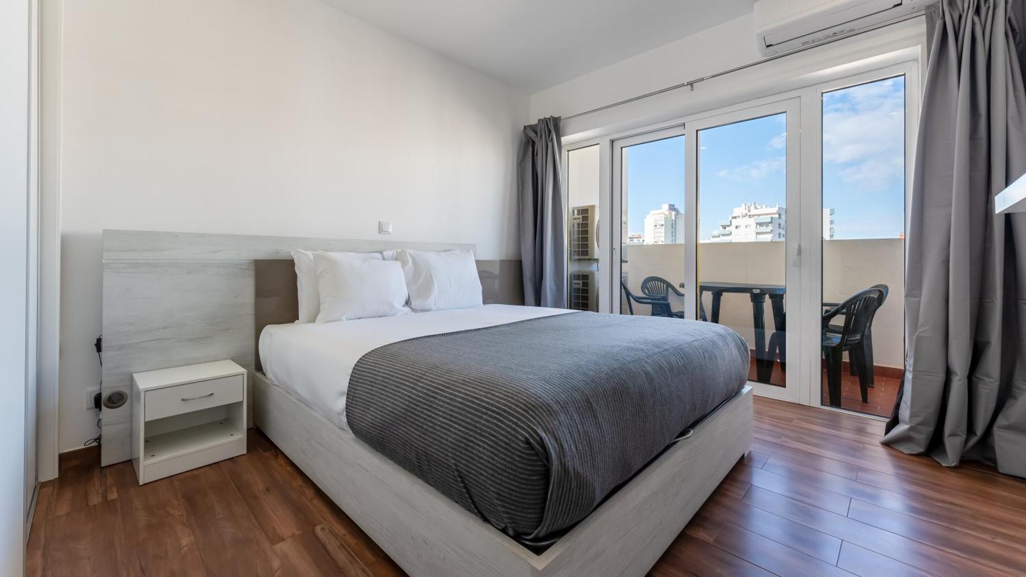 Serene Blue 1 Bdr Flat With Balcony By Lovelystay Portimão Extérieur photo